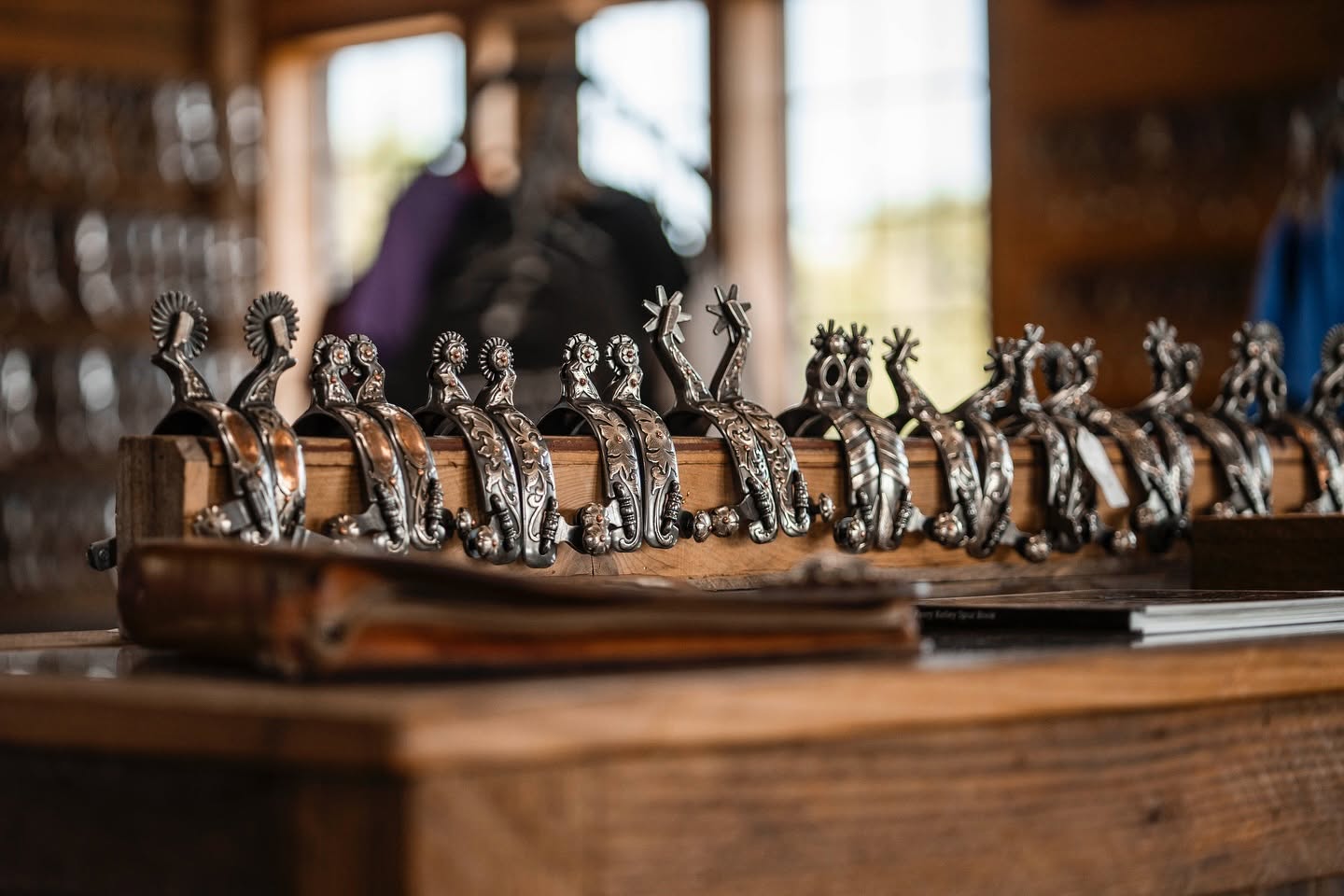 Ready-to-Ship Men's Spurs